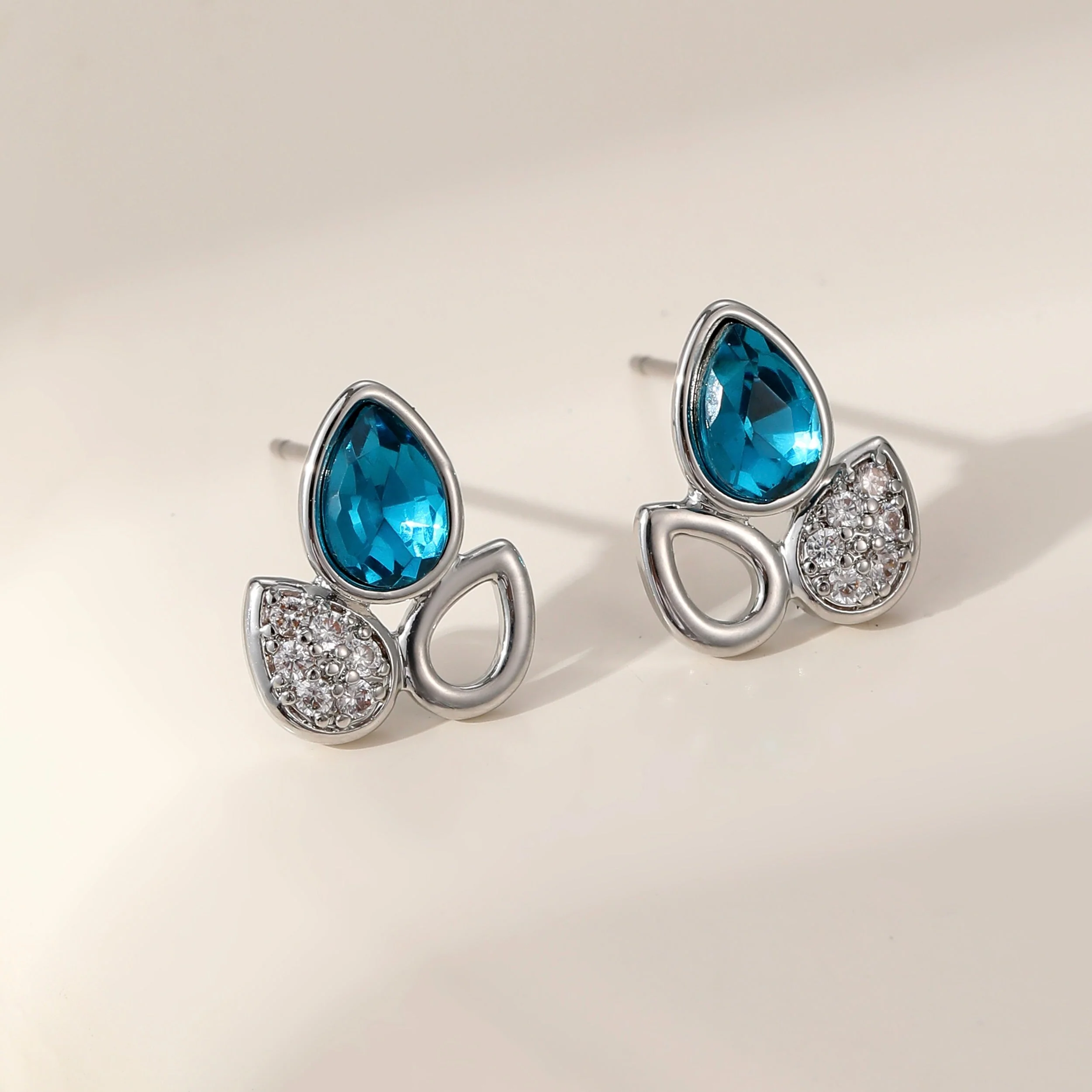 Blue Crystal Leaf Open Ring - Image 3
