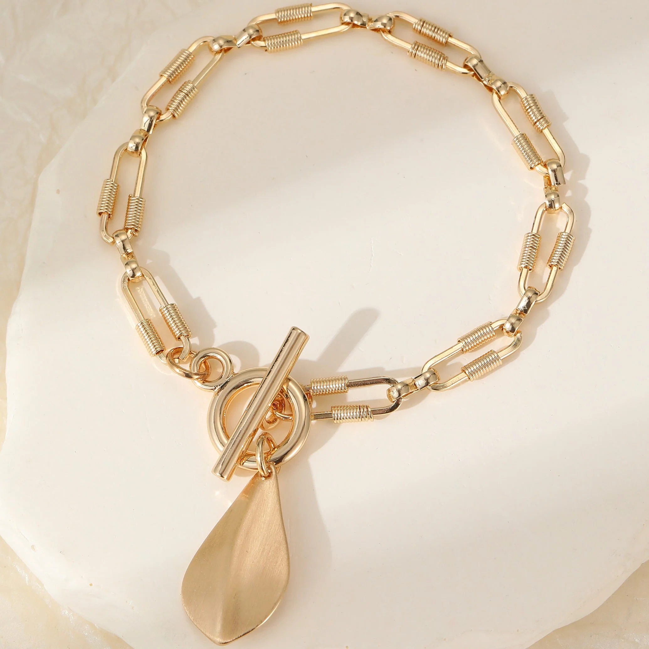 Teardrop Pendant Chain Bracelet - Image 3