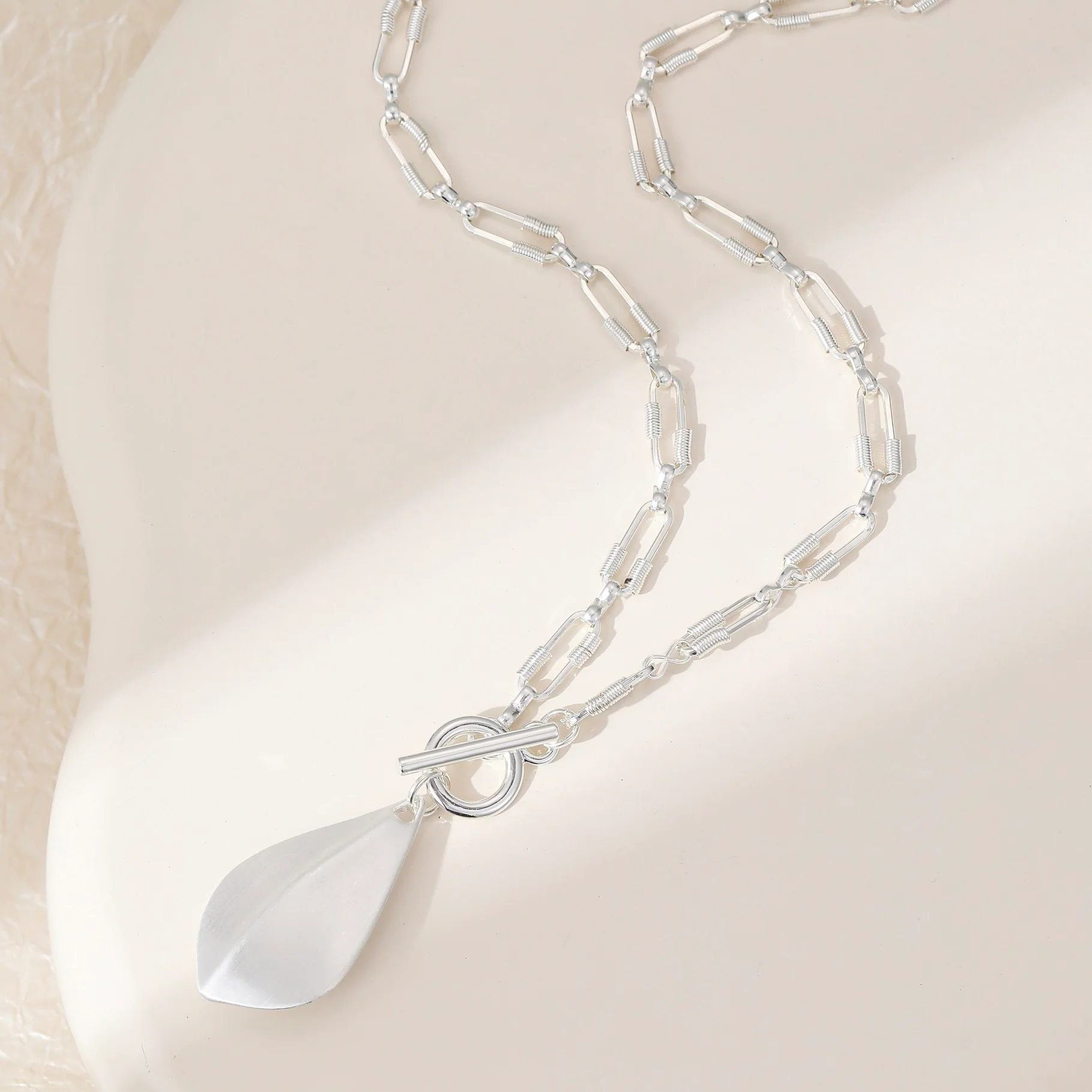 Teardrop Pendant Chain Bracelet - Image 5