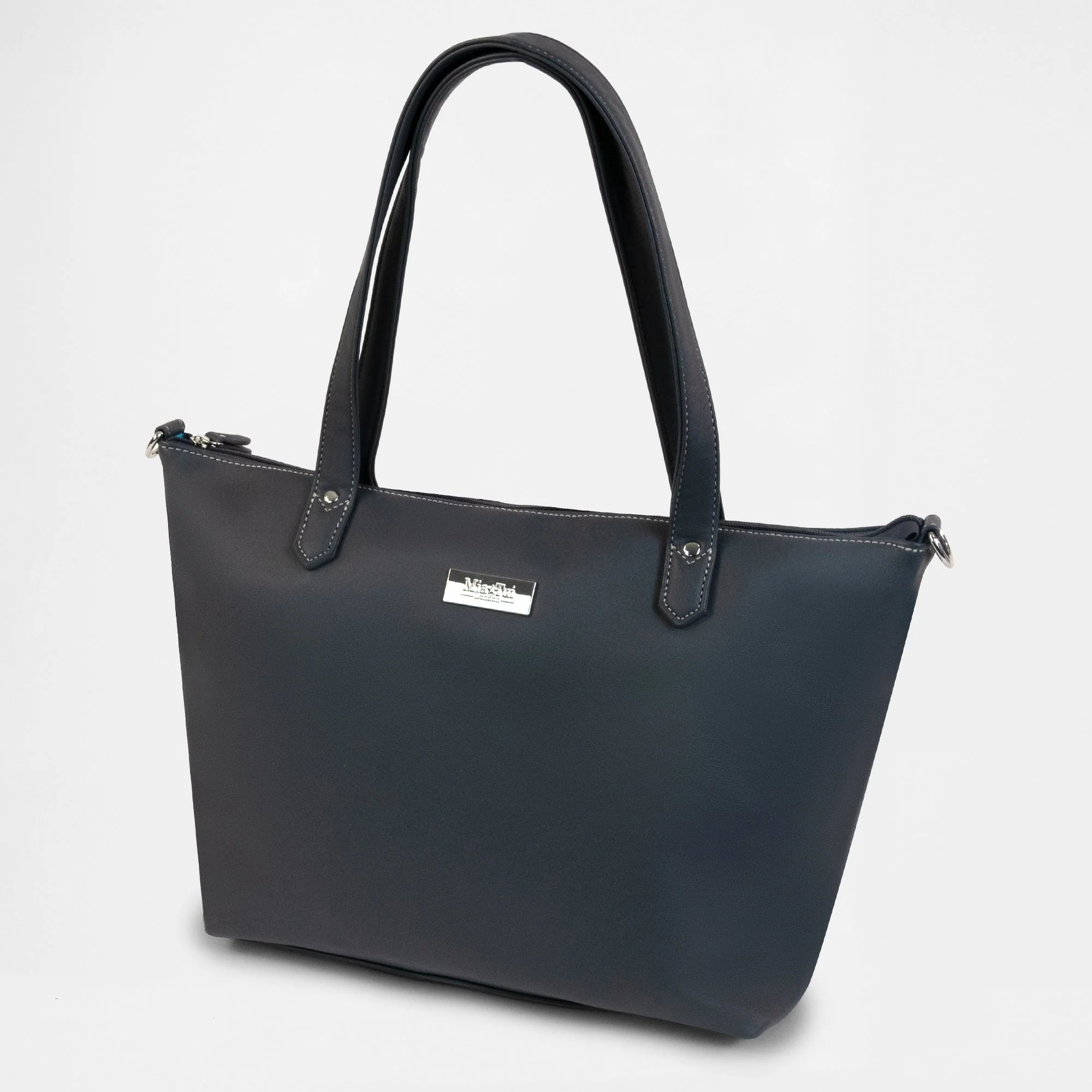 Zoe - Image 12